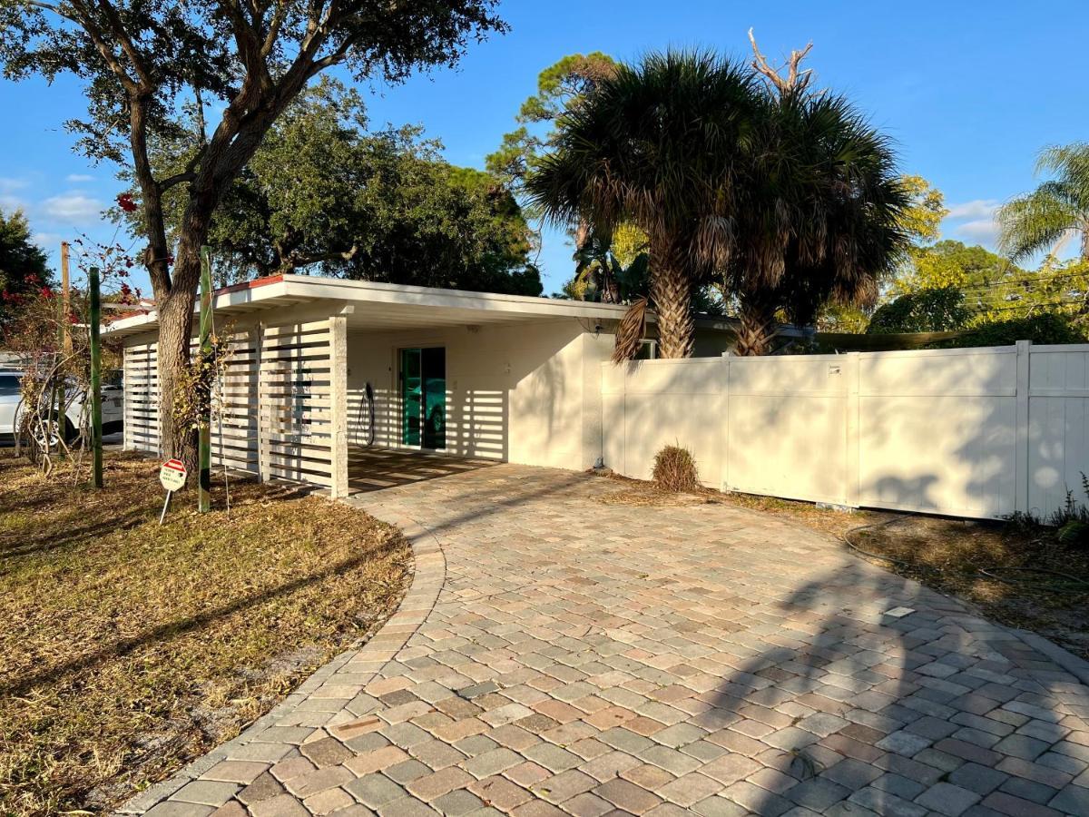Close To Beaches With Hot Tub And Large Garden Apartment *