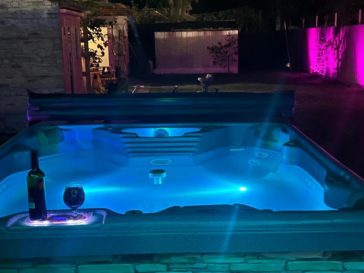 Close To Beaches With Hot Tub And Large Garden Apartment Sarasota