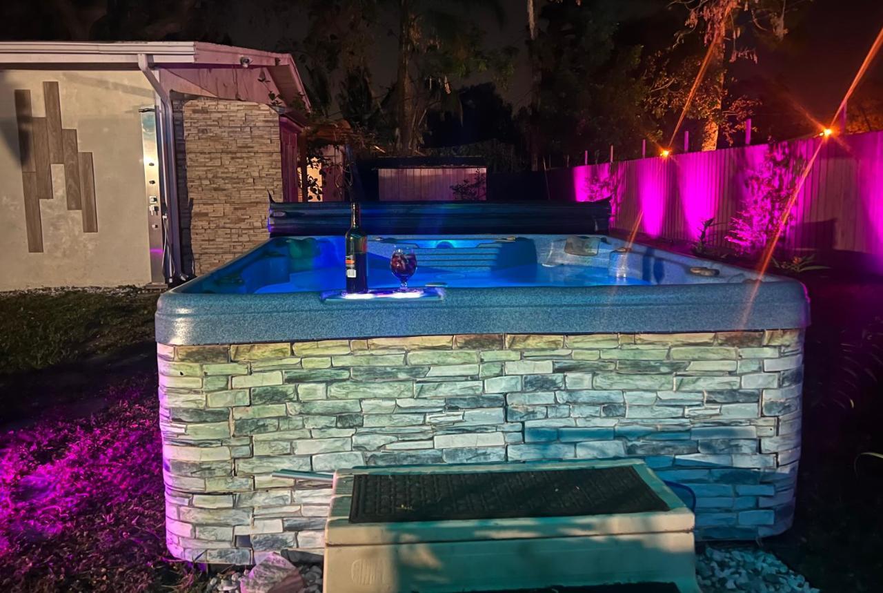 Close To Beaches With Hot Tub And Large Garden Apartment