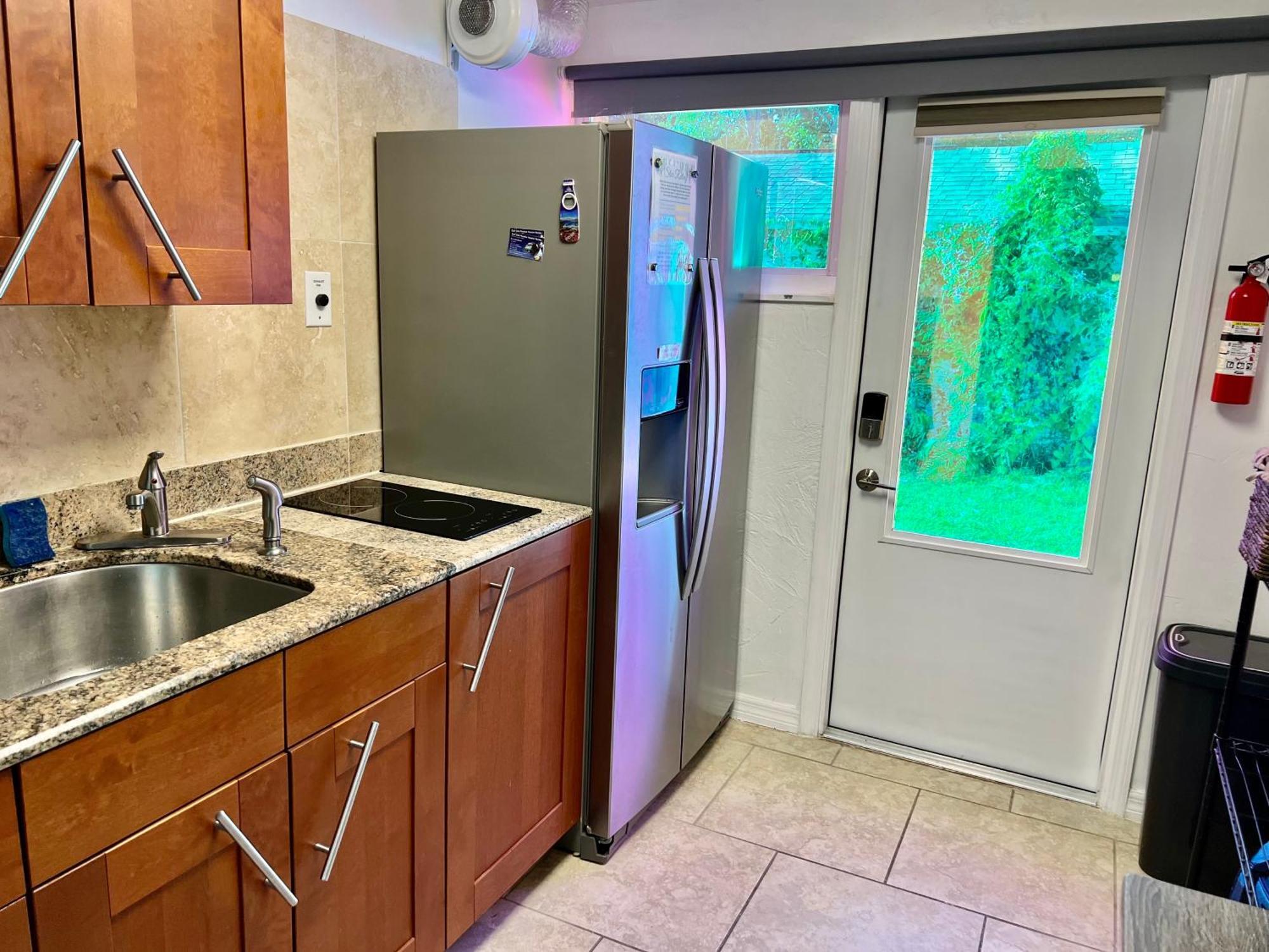 Apartment Close To Beaches With Hot Tub And Large Garden